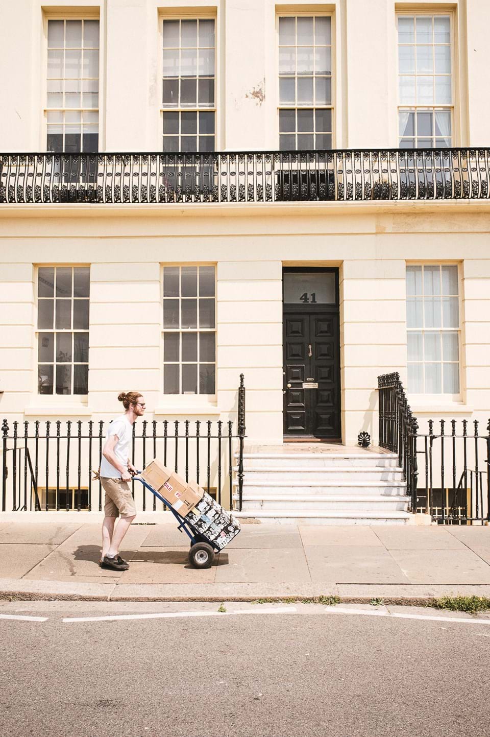 DISTRIBUTION ASSISTANT AND DELIVERY DRIVER GLOS — Pig's Ears Beer Ltd